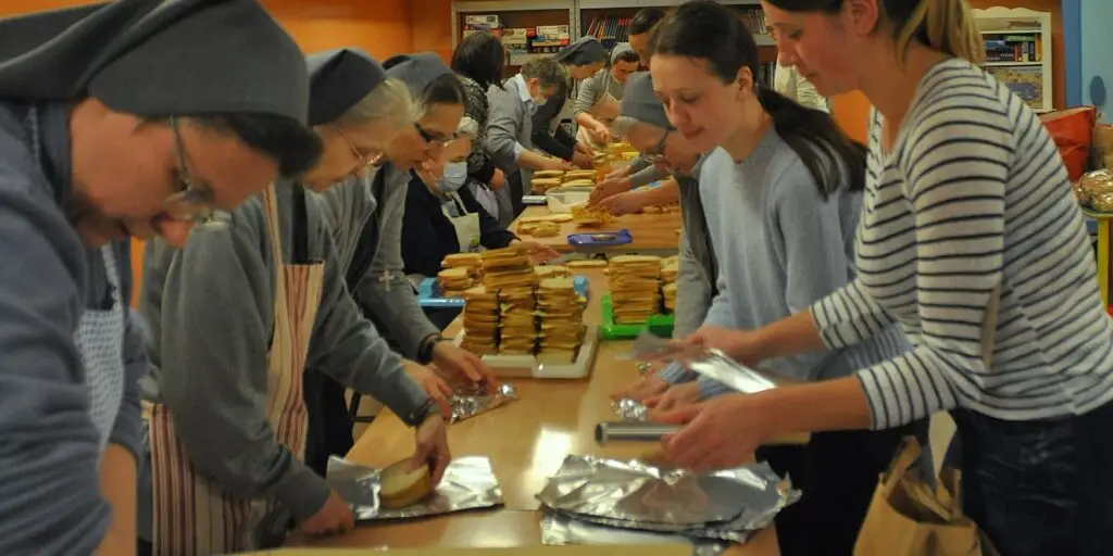FMA preparano pasti per gli sfollati ucraini