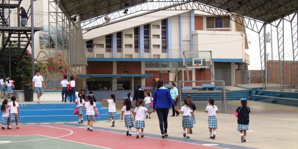 Aziende e Fondazioni Struttura Accoglienza e Scuola Bambini e Giovani